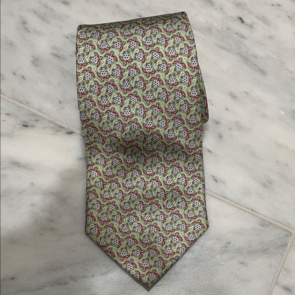 Vineyard Vines Green Geometric Tie with sea turtles